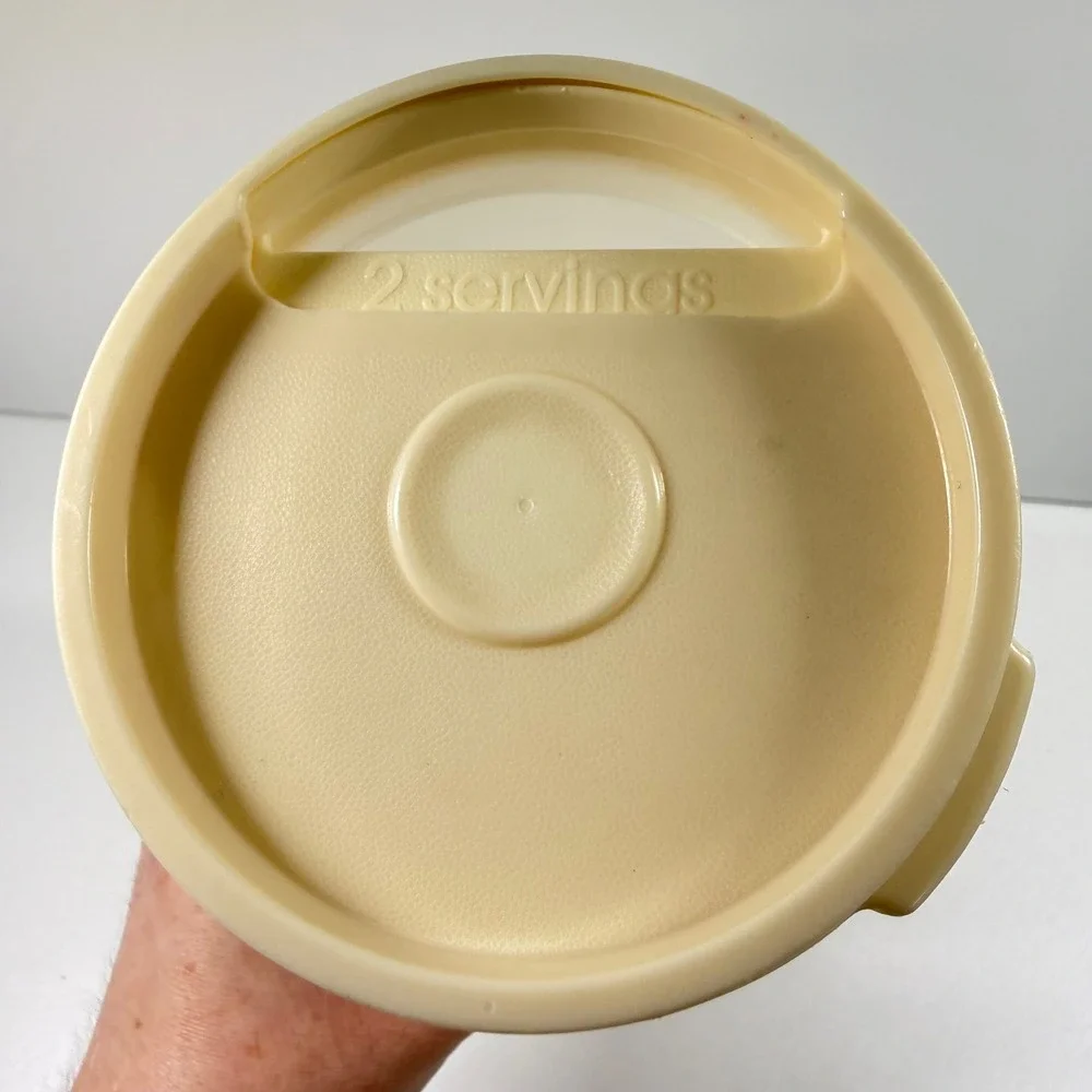 RUBBERMAID Vintage Spaghetti Dispenser 0110 Almond Lid Portion Control 11 Inch